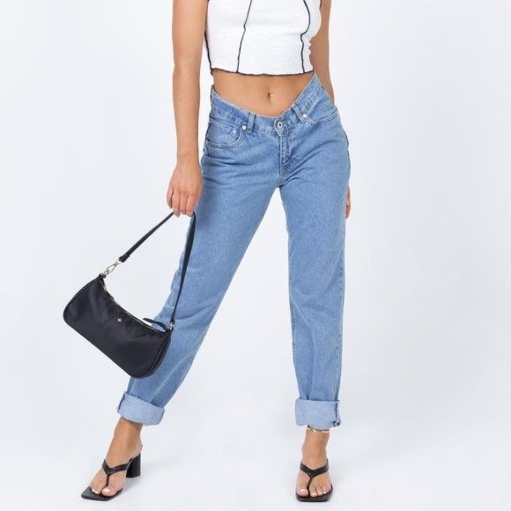 THE RAGGED PRIEST REVIVE RELAXED STRAIGHT LEG MID RISE V WAIST LIGHT WASH JEANS